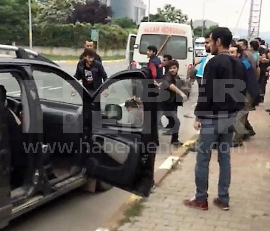 Suriye’liler Servis ve İşçilere Saldırdı