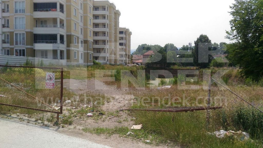 İçi Su Dolu İnşaat Temeli Tehlike Saçıyor