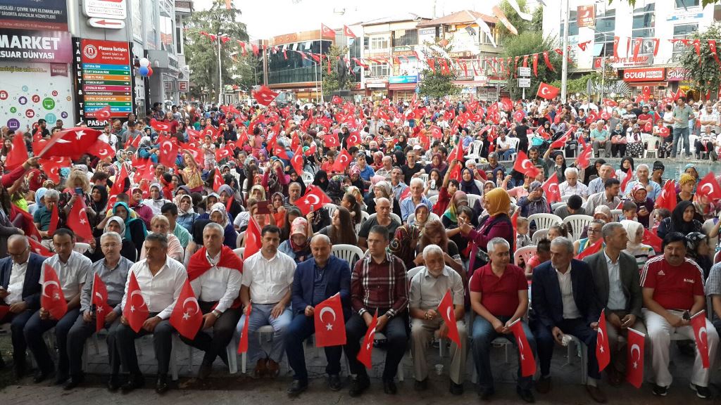 Hendekliler 15 Temmuz'da meydanı Doldurdu