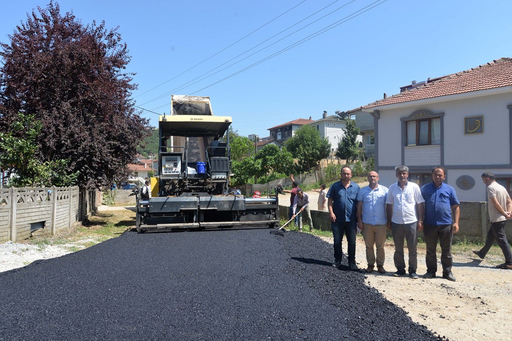 Hendek’te asfalt çalışmalarına devam
