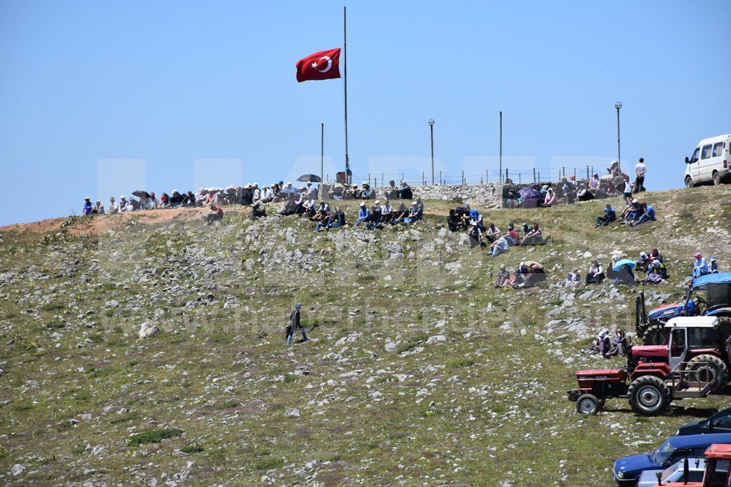 ZİRVEDE ŞEHİTLER ANILDI