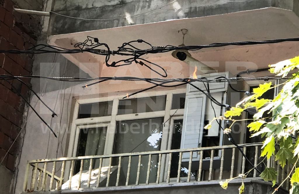 Yanmaya Başlayan Elektrik Kabloları Korkuttu