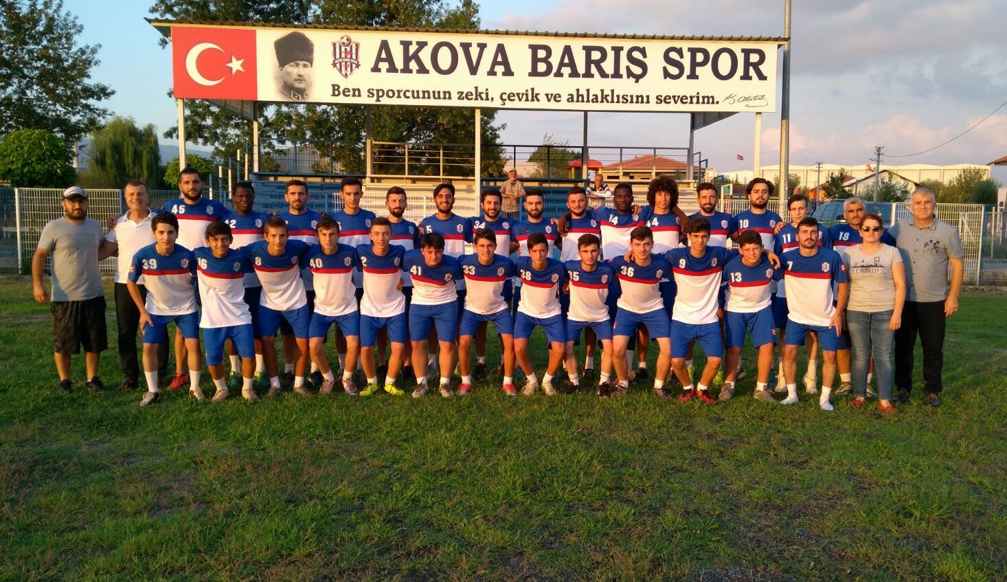 Akova Barışspor Sahaya İndi