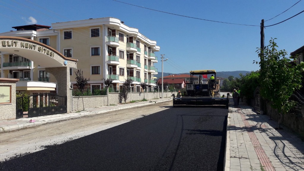 Asfalt ekipleri merkez de