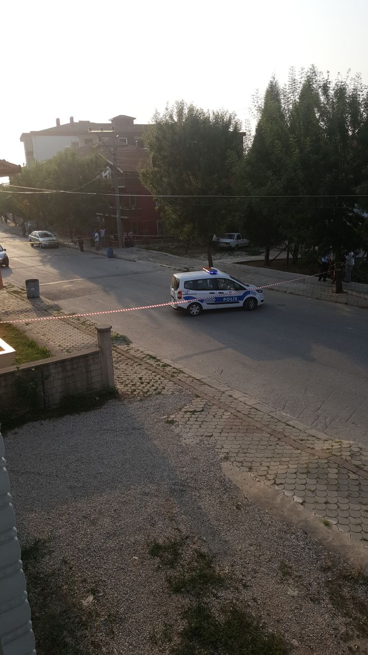 Evinin önünde kurşun yağdırıp öldürüldü