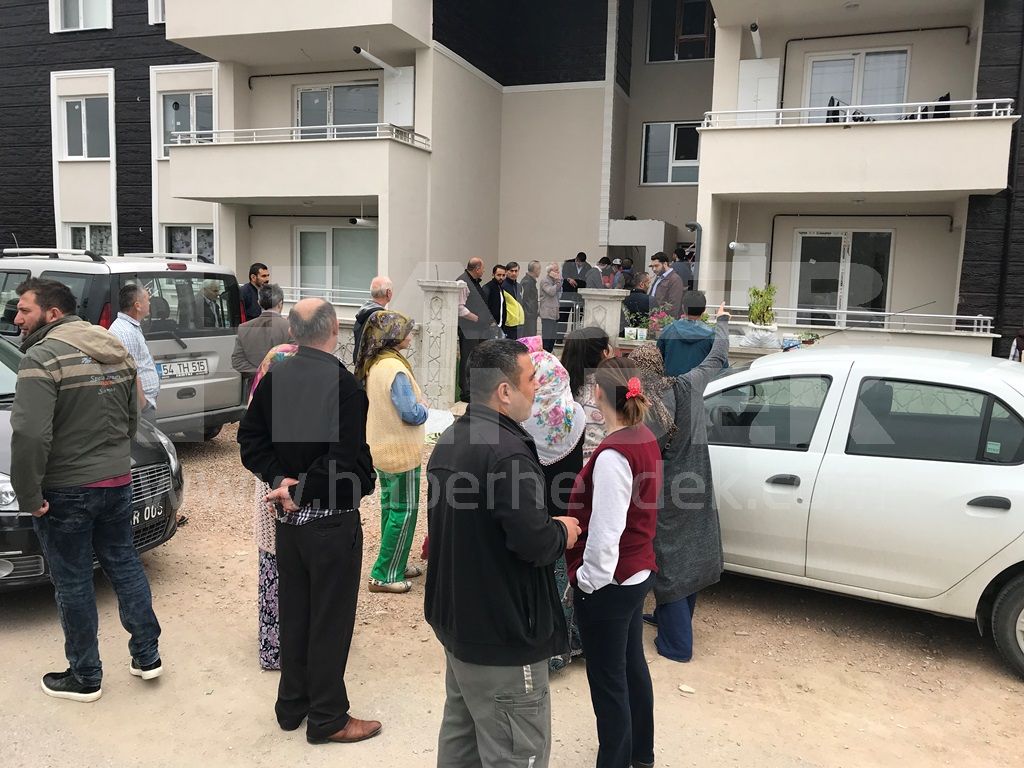 DAİRE İÇERİSİNDE ÇÖKME PANİĞE YOL AÇTI