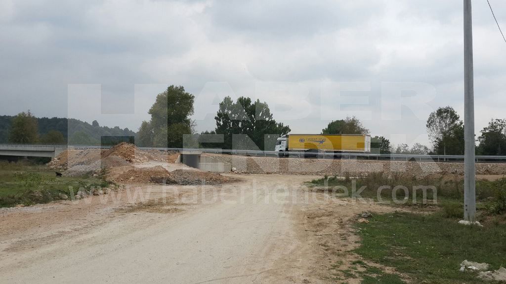 Köprü Yenilendi Yolu Kapatıldı