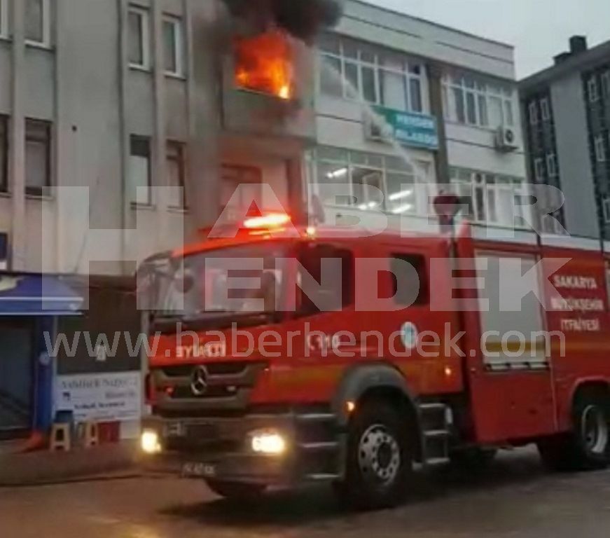 Hendek’te Üçüncü Katta Çıkan Yangın Korkuttu