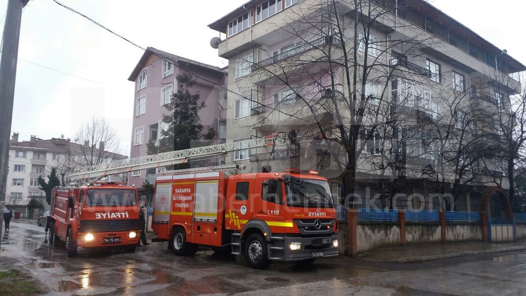 Balkonda Çıkan Yangın Büyümeden Söndürüldü