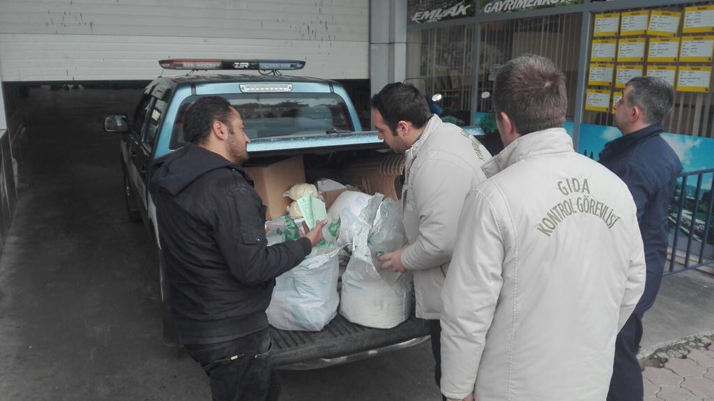 Zabıta Seyyar Satıcılara Göz Açtırmıyor