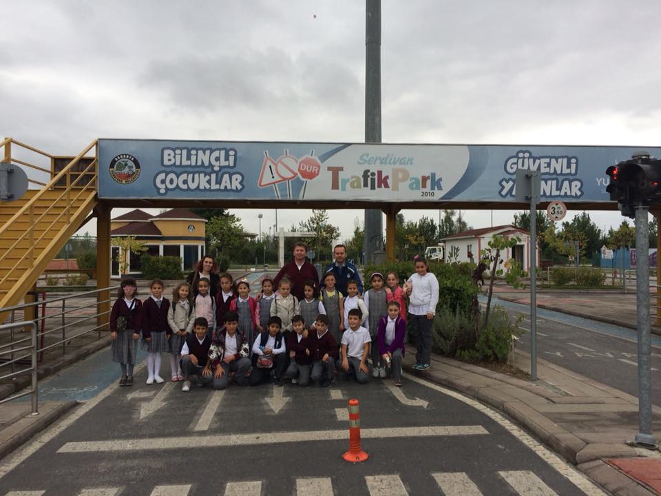 Uzuncaorman Murat Nişancı İlkokulunda Erken Karne Hediyesi