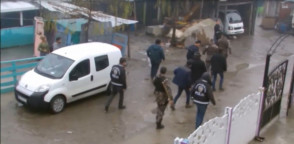 Hendek’te Polis ve Jandarma’dan Eş Zamanlı Operasyon