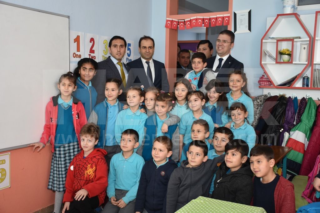 Hendek'te Öğrenciler Karnelerini Alarak Tatile Girdi