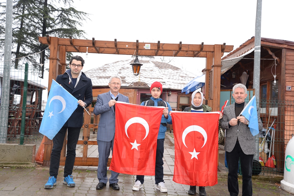 Uygur Türkleri için yürüyorlar