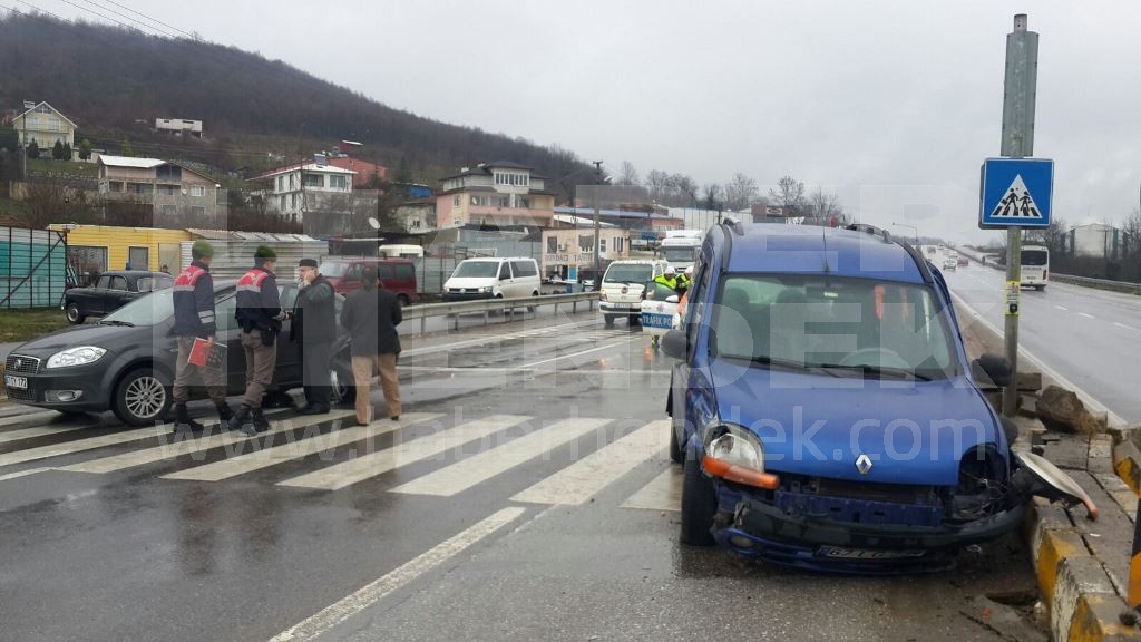 Küçük Sanayi Işıklarında Kaza Dört Yaralı
