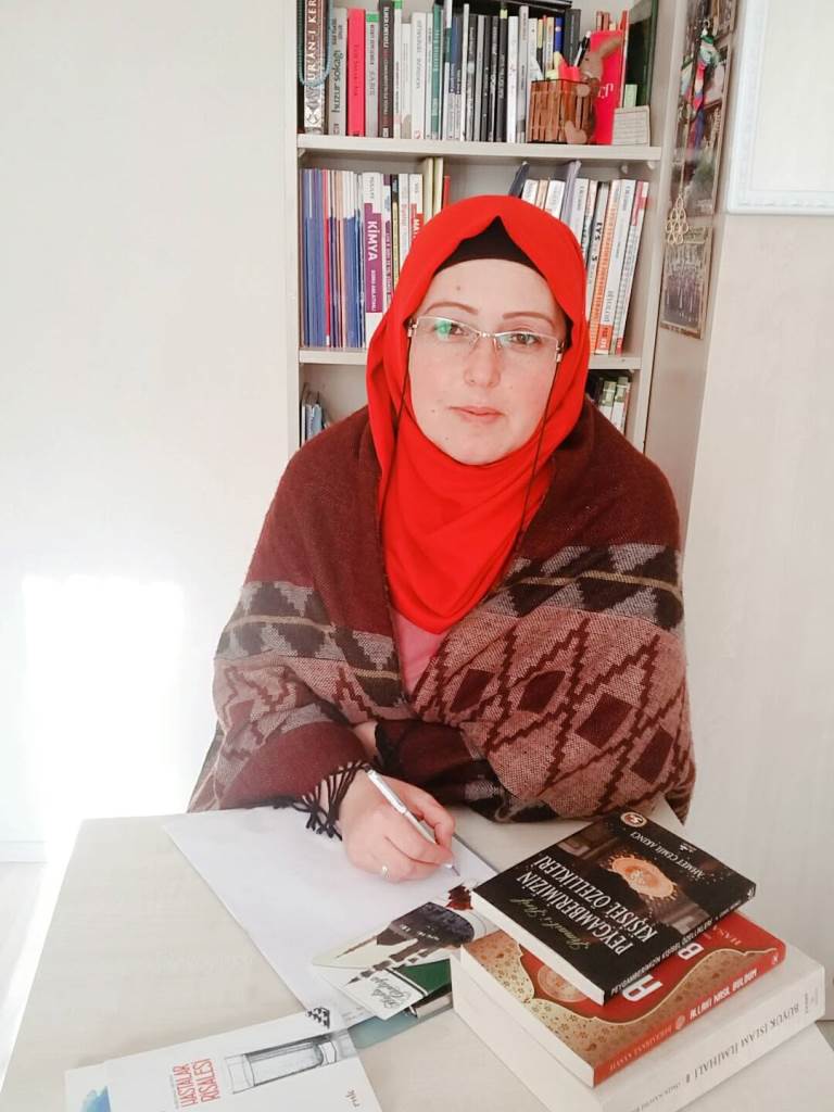 ONA SÖYLEYİN HAKKINI HELAL ETSİN
