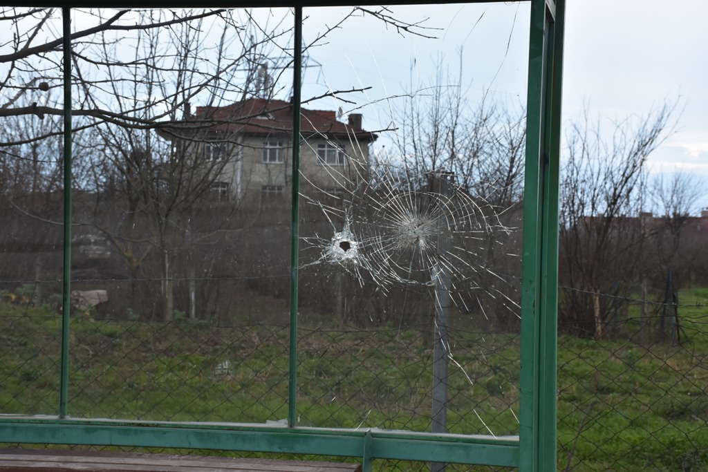 Minibüs Durak Camını Kırdılar