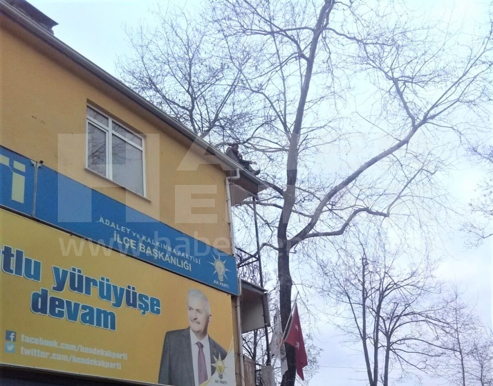 İntihar Girişiminde Bulunan Genci Polis ikna Etti