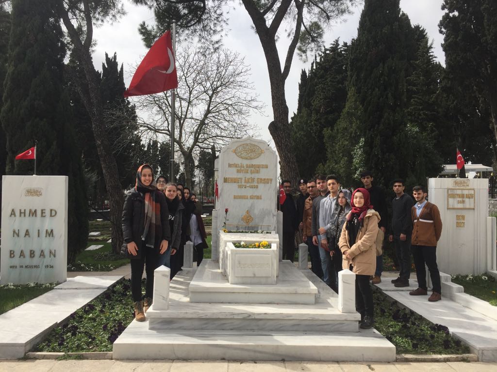 Atike Hanım Anadolu Lisesi Akif’i Ziyaret Etti
