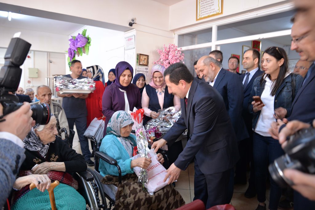 Hendek’te Yaşlılarımız Unutulmadı