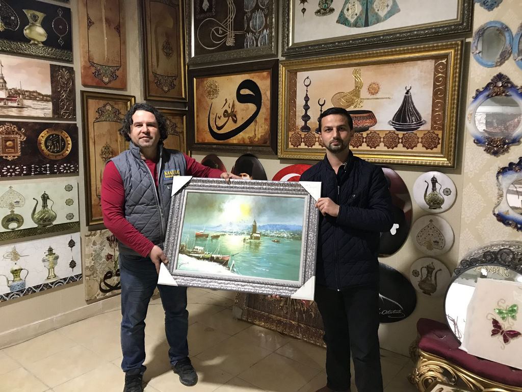 Esnaf Metin Cam Çekilişle Tablo Hediye Ediyor
