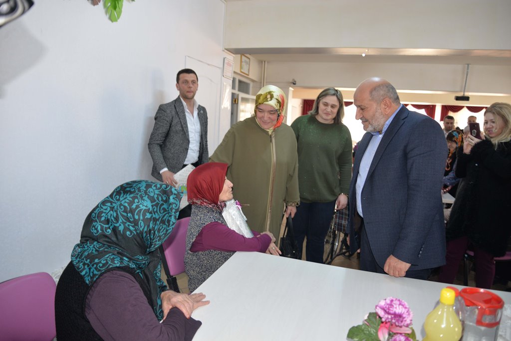 Püsküllü ve Ekibi Huzur Evini Ziyaret Etti