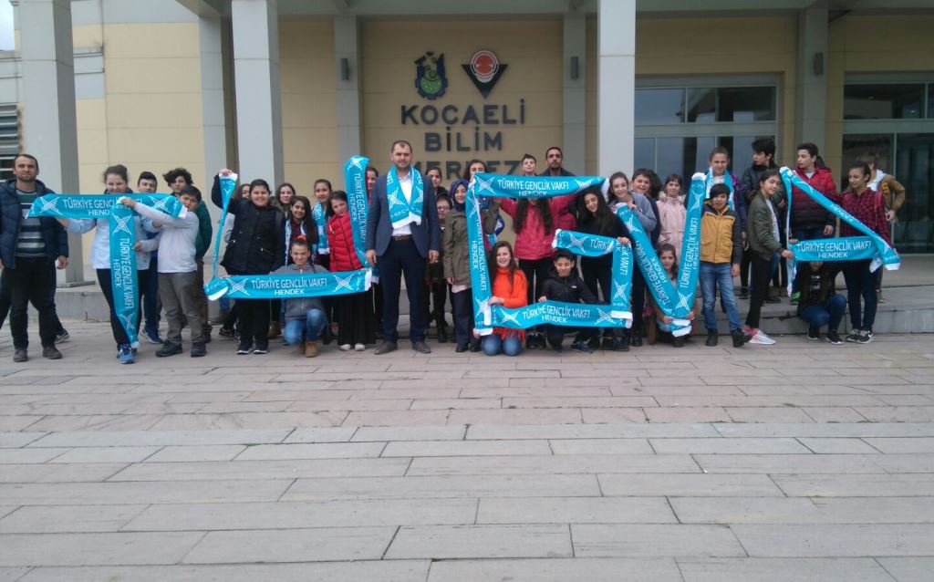 TÜGVA Ortaokulluları Bilim Merkezine Götürüyor