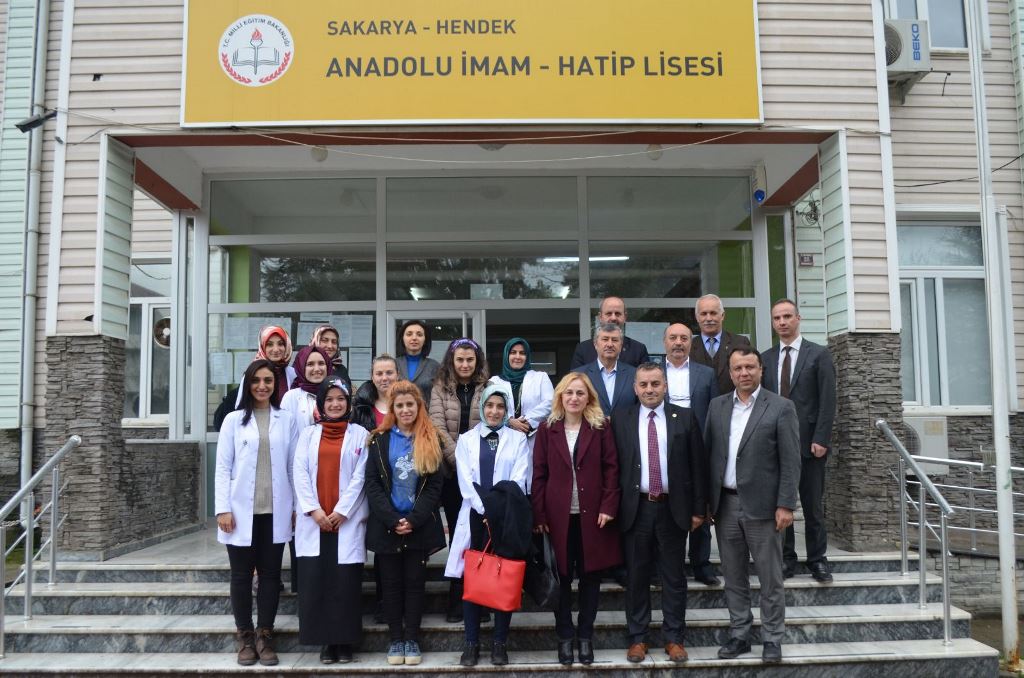 Gençlerimizin Sağlığında Sağlık Çalışanı Ve Öğretmen İşbirliği