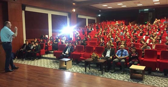 TÜGVA’DAN LİSE ÖĞRENCİLERİNE KONFERANS