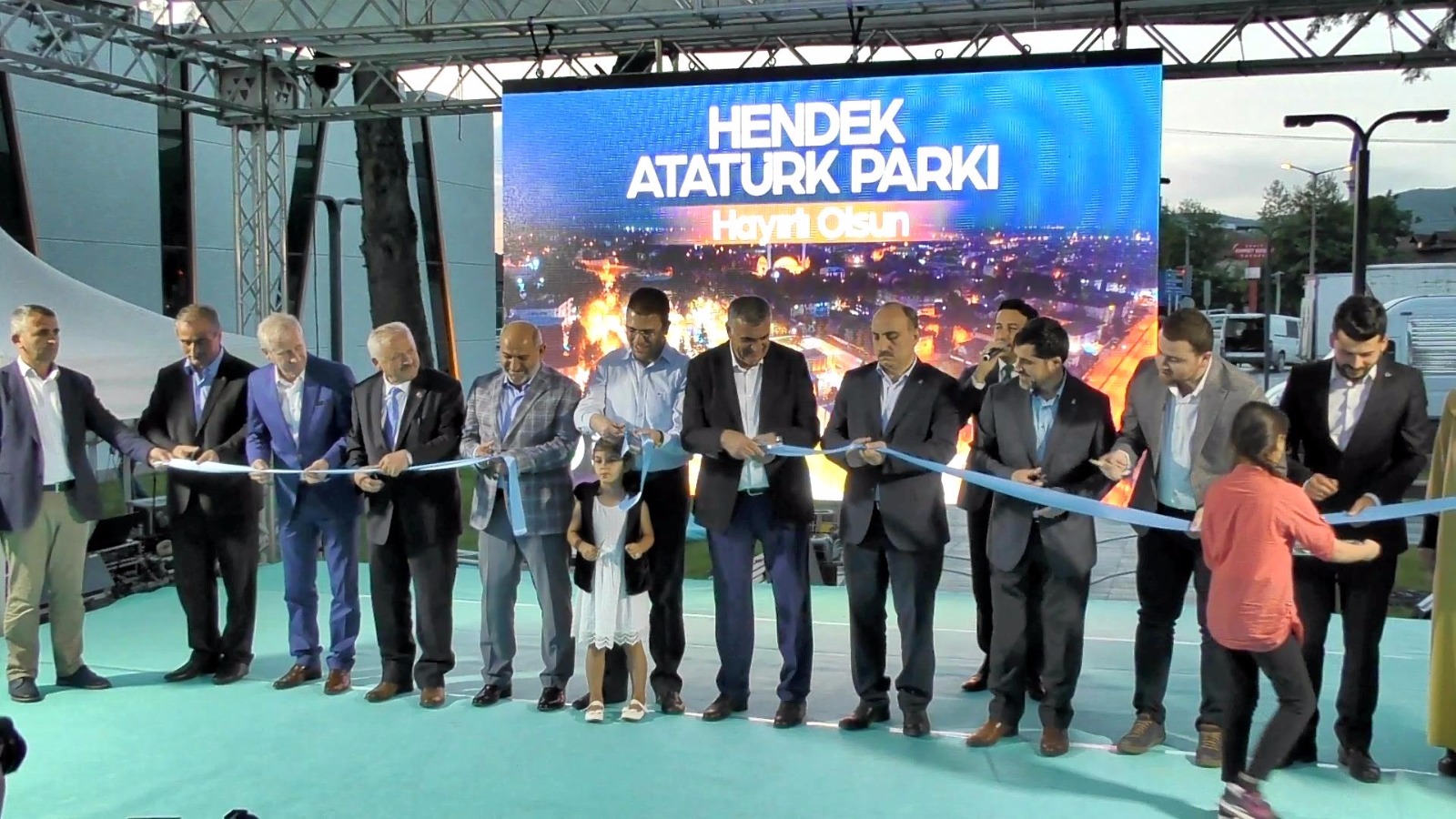 Hendek Atatürk Parkı Açıldı