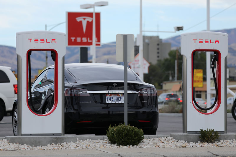 Tesla’dan Hendek’e Şarj İstasyonu