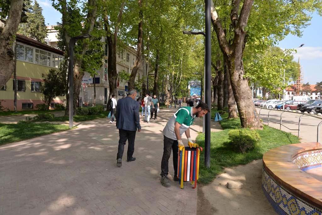 Çöp kutuları yenilendi