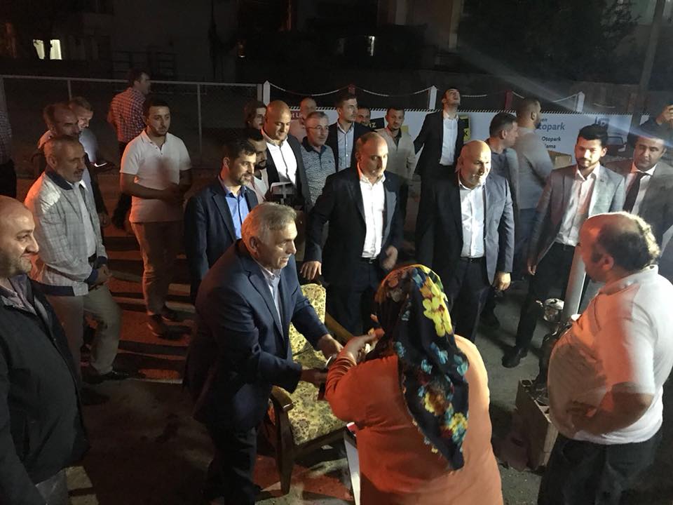 AK Parti İl Başkanı Kılıç Sahurda Börek Dağıttı