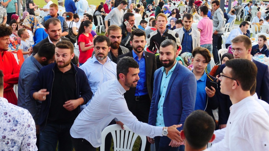 Milletvekili Adayı Sofuoğlu Hendek’te Gençlerle Buluştu