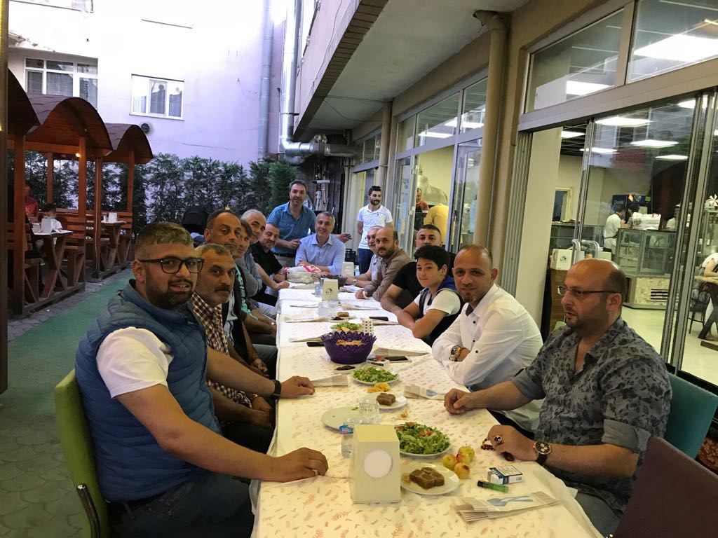 Pideci Ayhan İftar Verdi