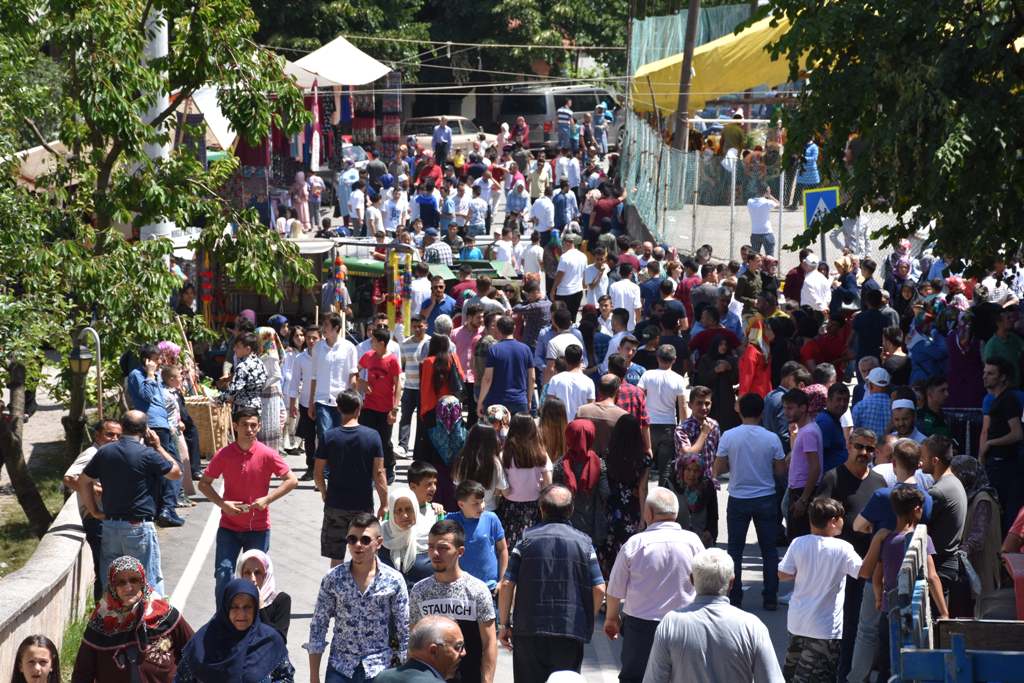 Zirvede Asırlık Bayram Geleneği