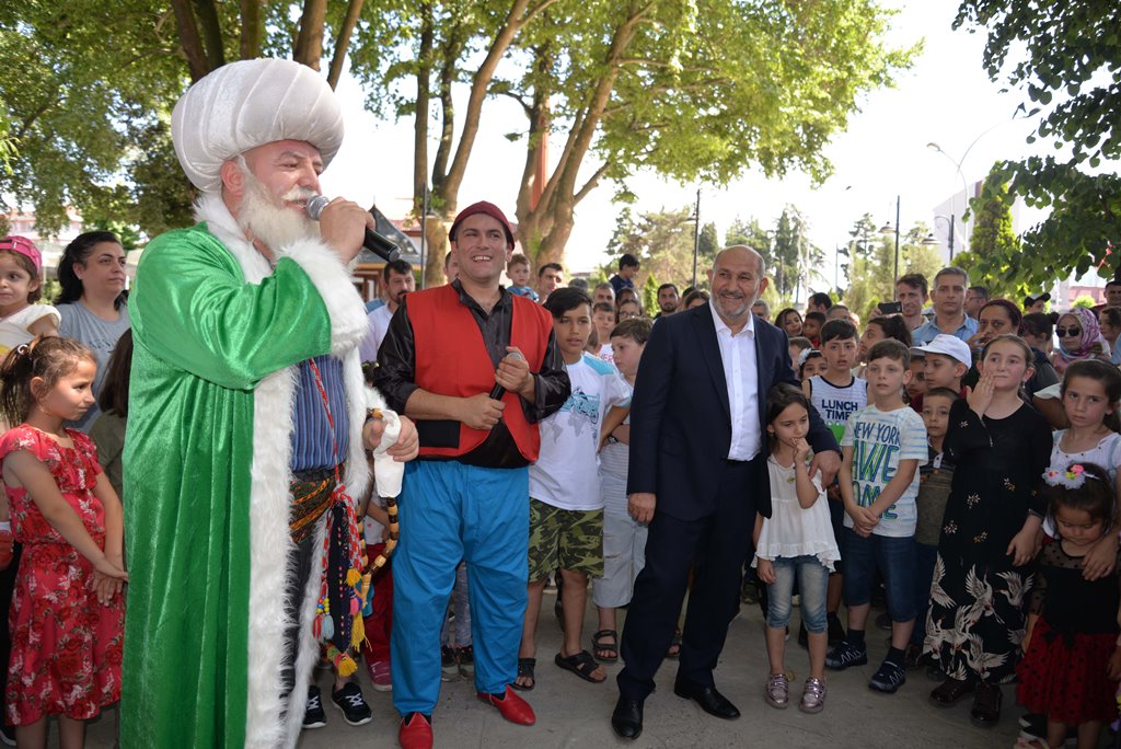 HENDEK’TE ÇOCUKLAR BAYRAMLAŞTI