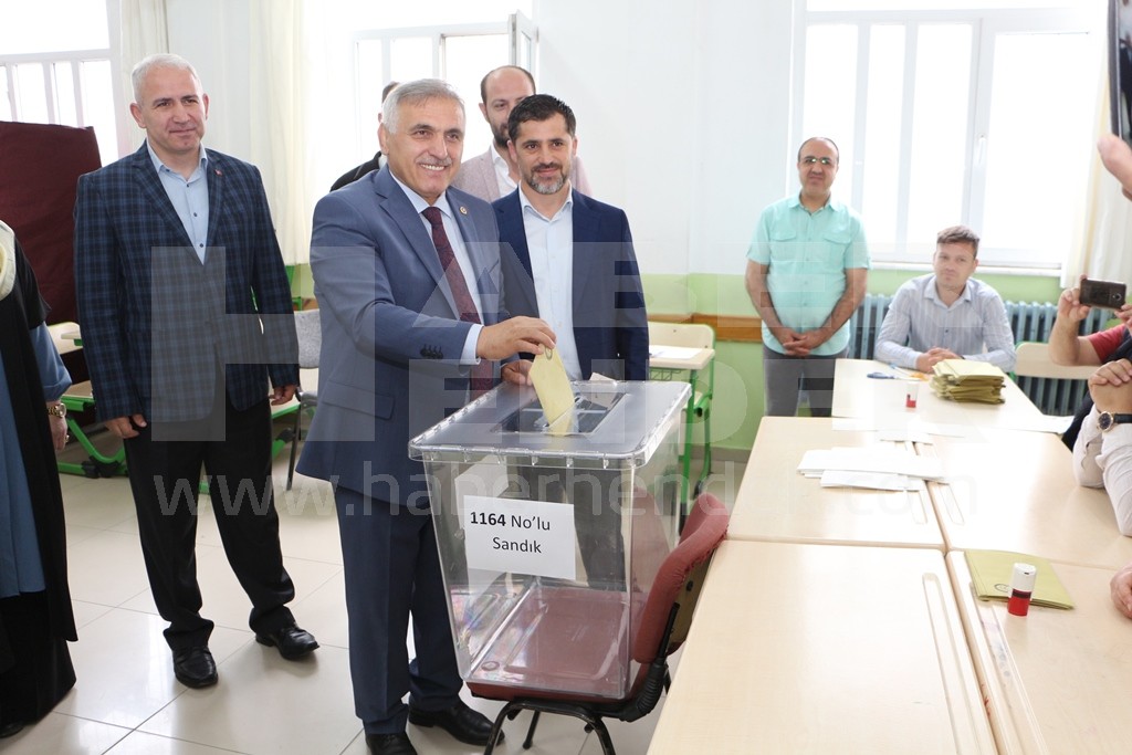 İnci Oy'unu Kullandı
