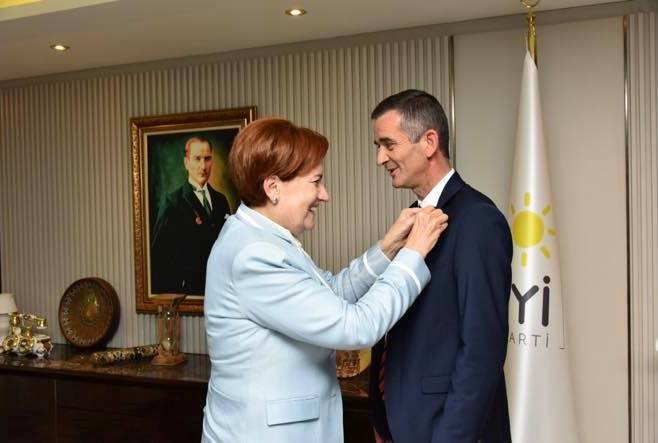 Dikbayır TBMM'ye Kaydını Yaptırdı, Rozetini Akşener Taktı