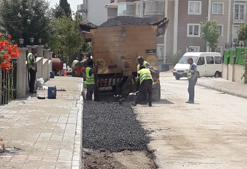 Hendek’te asfalt yama çalışması