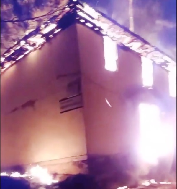 Tarihi Cami Tamamen Yandı