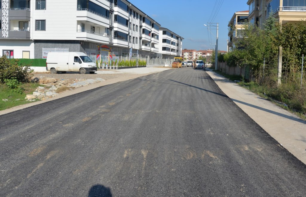 Asfalt Ekipleri Yenimahalle’de Devam Ediyor
