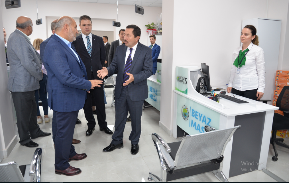 Vali Balkanlıoğlu Hendek’te