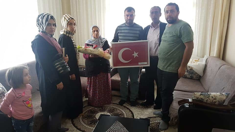 Erdoğan; Şehit Mezarlarına Bayrak Dikilsin