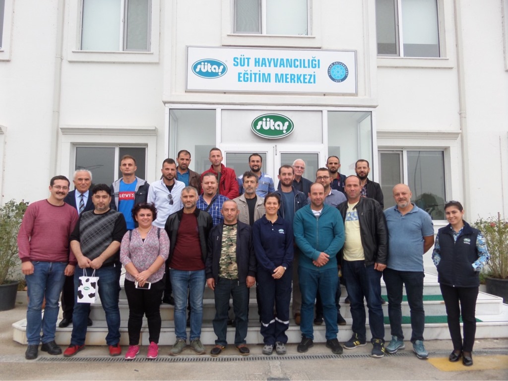 Hendek’li Süt Üreticileri Sütaş Eğitim Çiftliğinde
