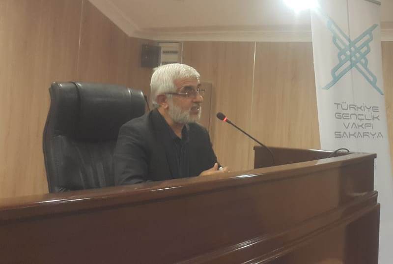 Yazar Mavi ve Kırmızı’yı Anlattı