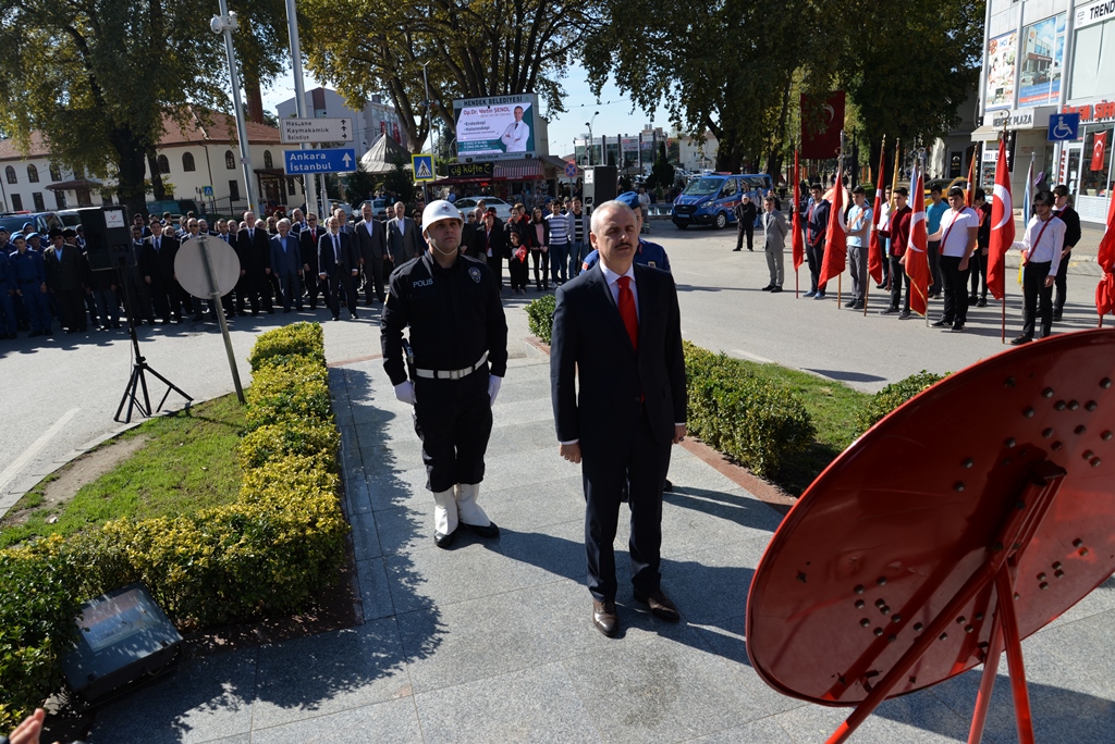 Cumhuriyet Bayramı Çelenk koyma töreni yapıldı