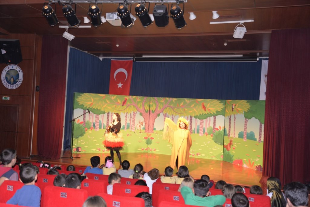 Hendek’te Tiyatro Keyfi