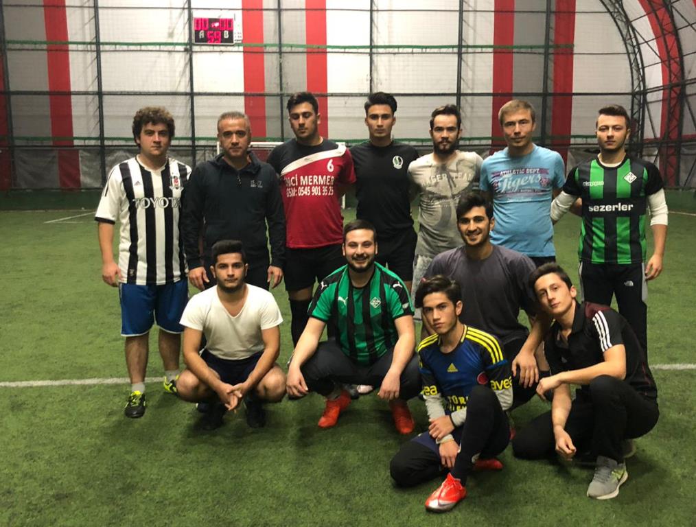 Hendek Emniyet Müdürü Gençlere Taş Çıkardı