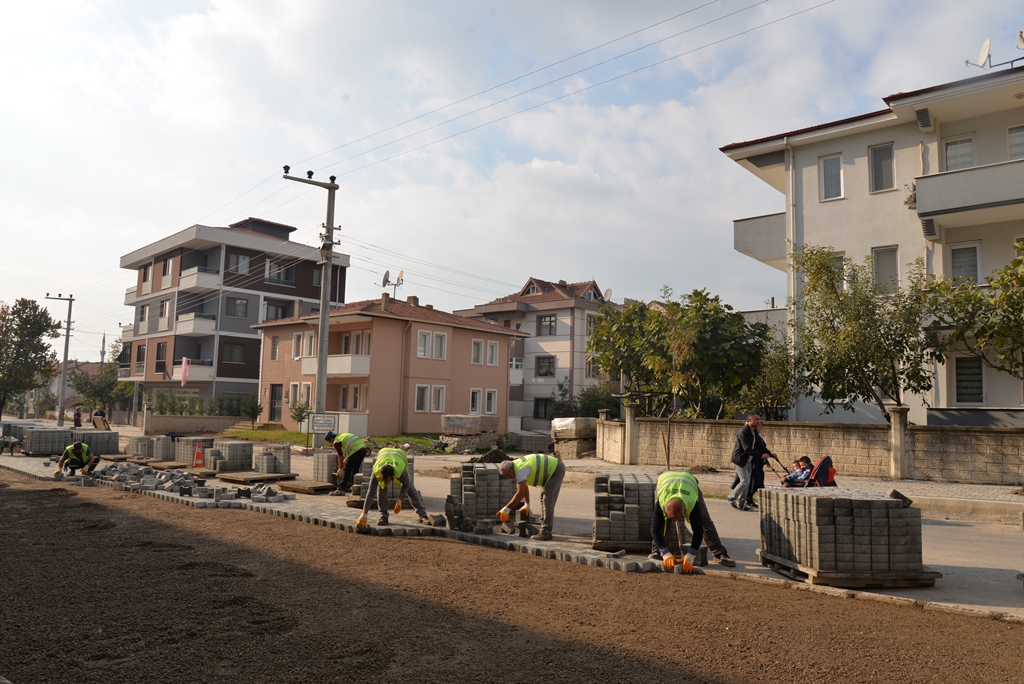 Yenimahallede Kaldırım ve yol çalışması